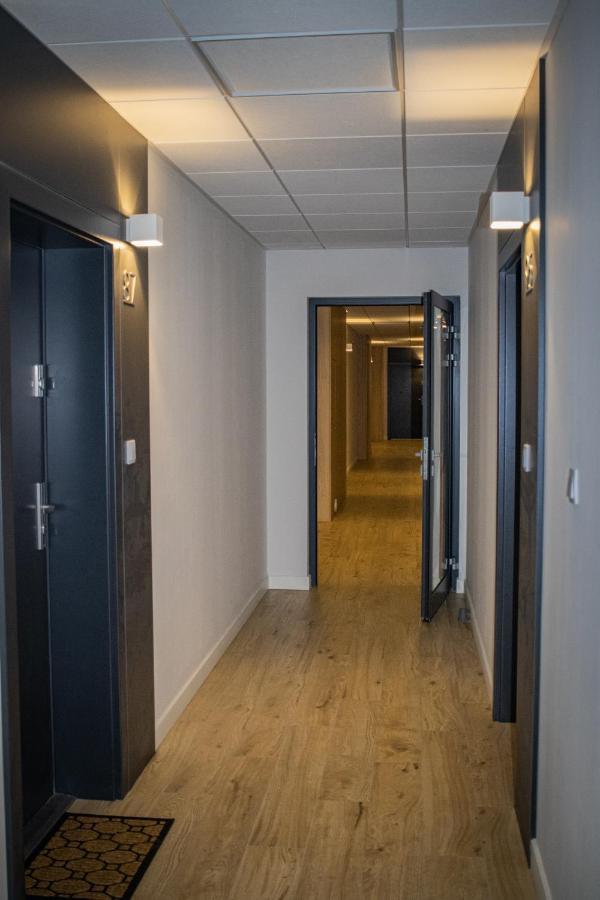 Urban Space Apartament 80 - Free Parking Breslavia Esterno foto